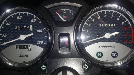 SUZUKI INTRUDER 125 